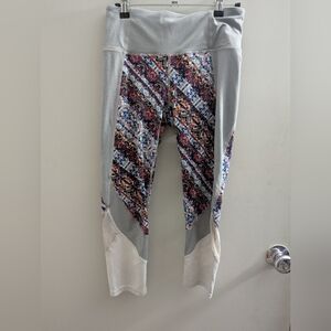 Athleta Small Patterned Leggings - Gray and Multicolor - Yoga Gym Athleisure
